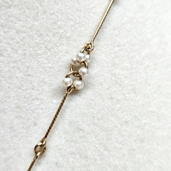 VINTAGE Avon Gold Tone White Faux Pearl Cluster Beaded Dainty Necklace - Picture 3 of 6